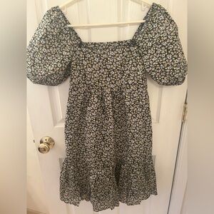 Uniqlo Black Floral Puff Sleeve Dress with White and Yellow Blooms